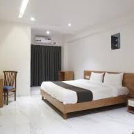L P Regency, Pune Luaran gambar