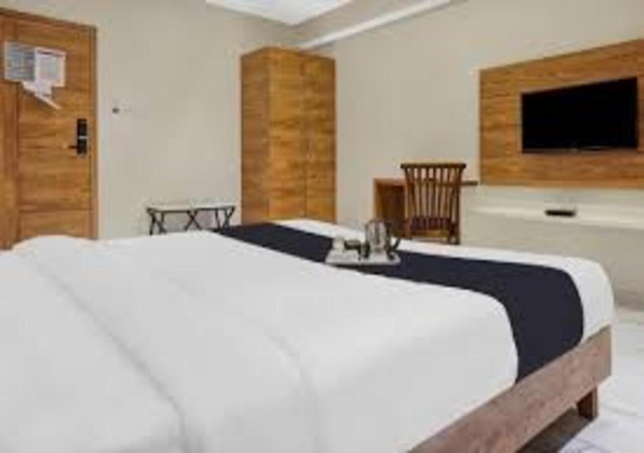 L P Regency, Pune Luaran gambar