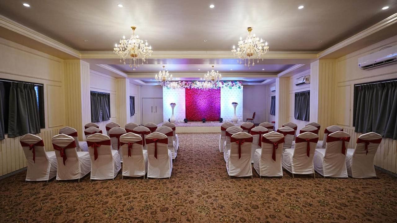 L P Regency, Pune Luaran gambar