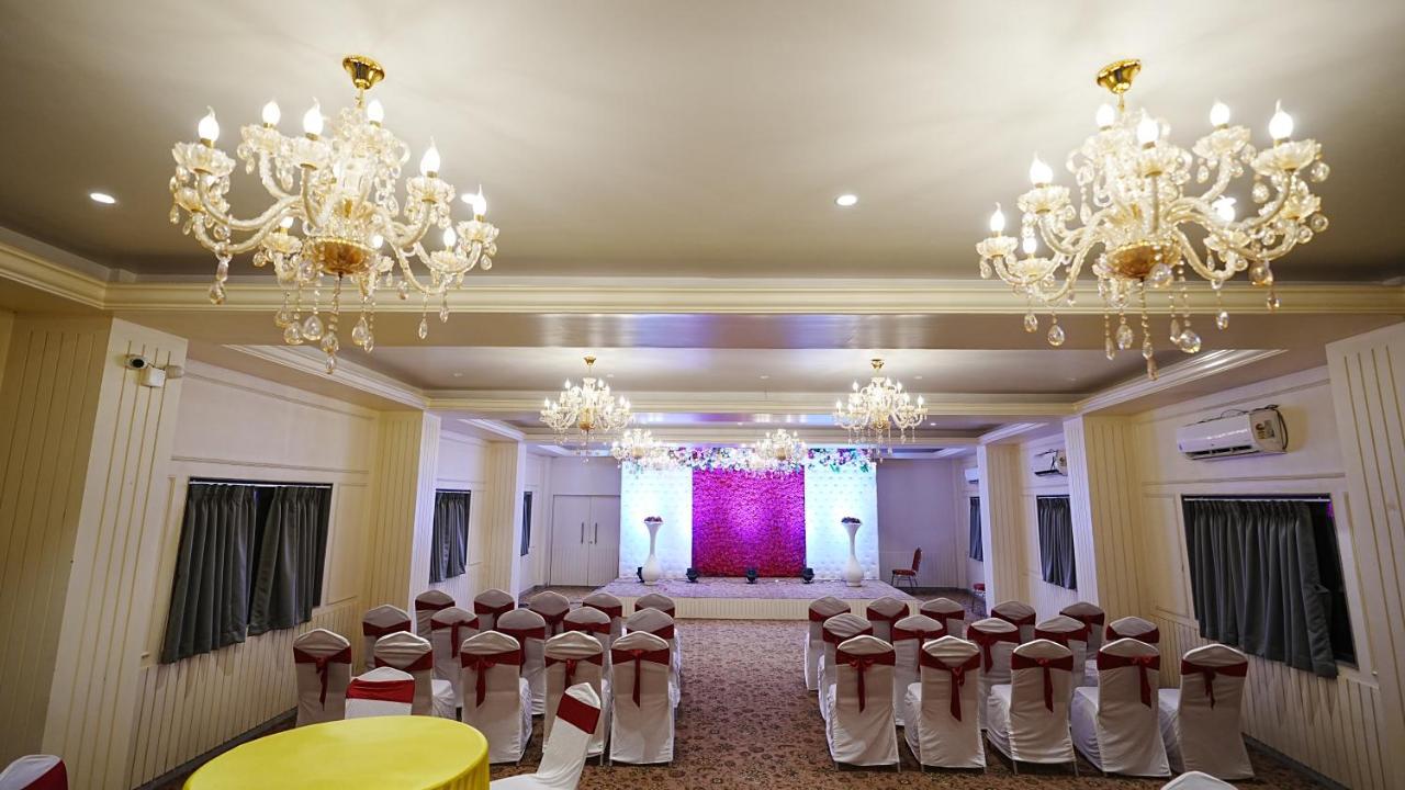 L P Regency, Pune Luaran gambar