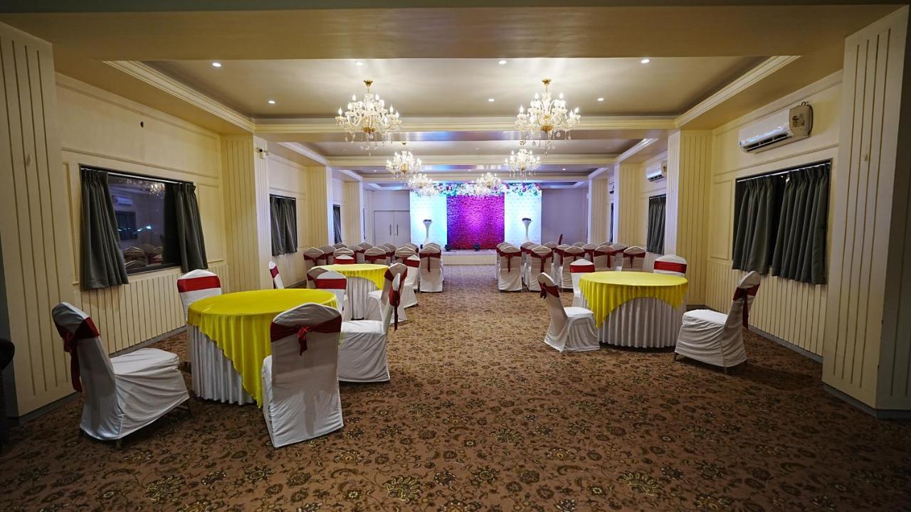 L P Regency, Pune Luaran gambar