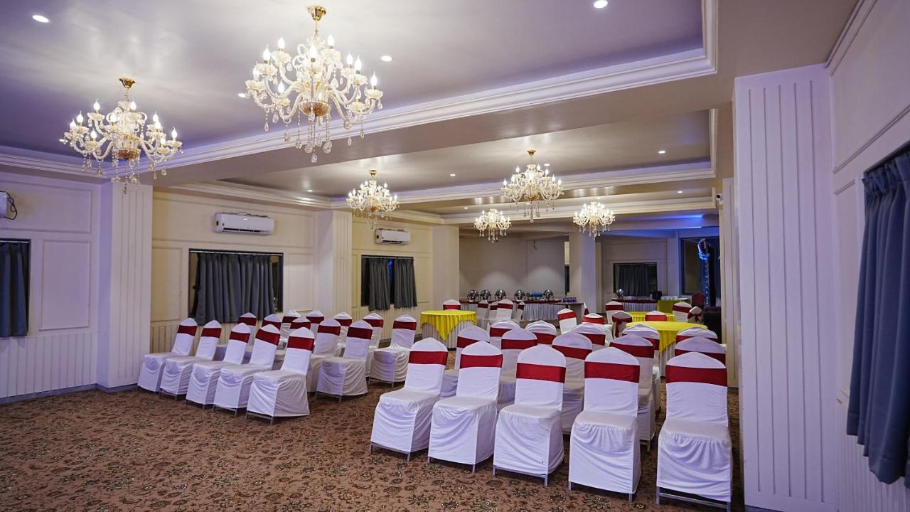 L P Regency, Pune Luaran gambar