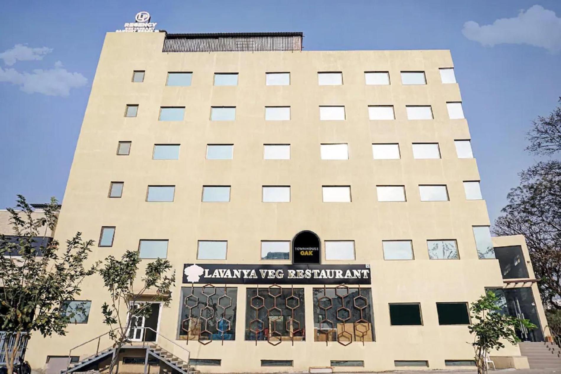 L P Regency, Pune Luaran gambar