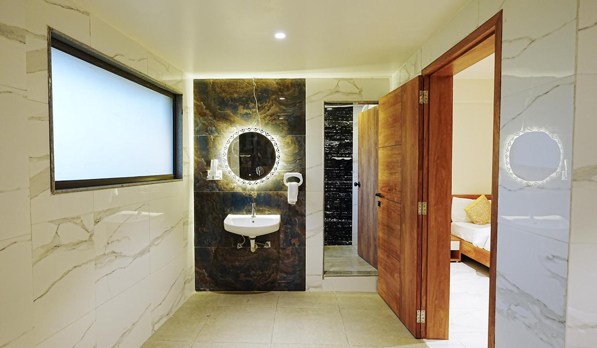 L P Regency, Pune Luaran gambar