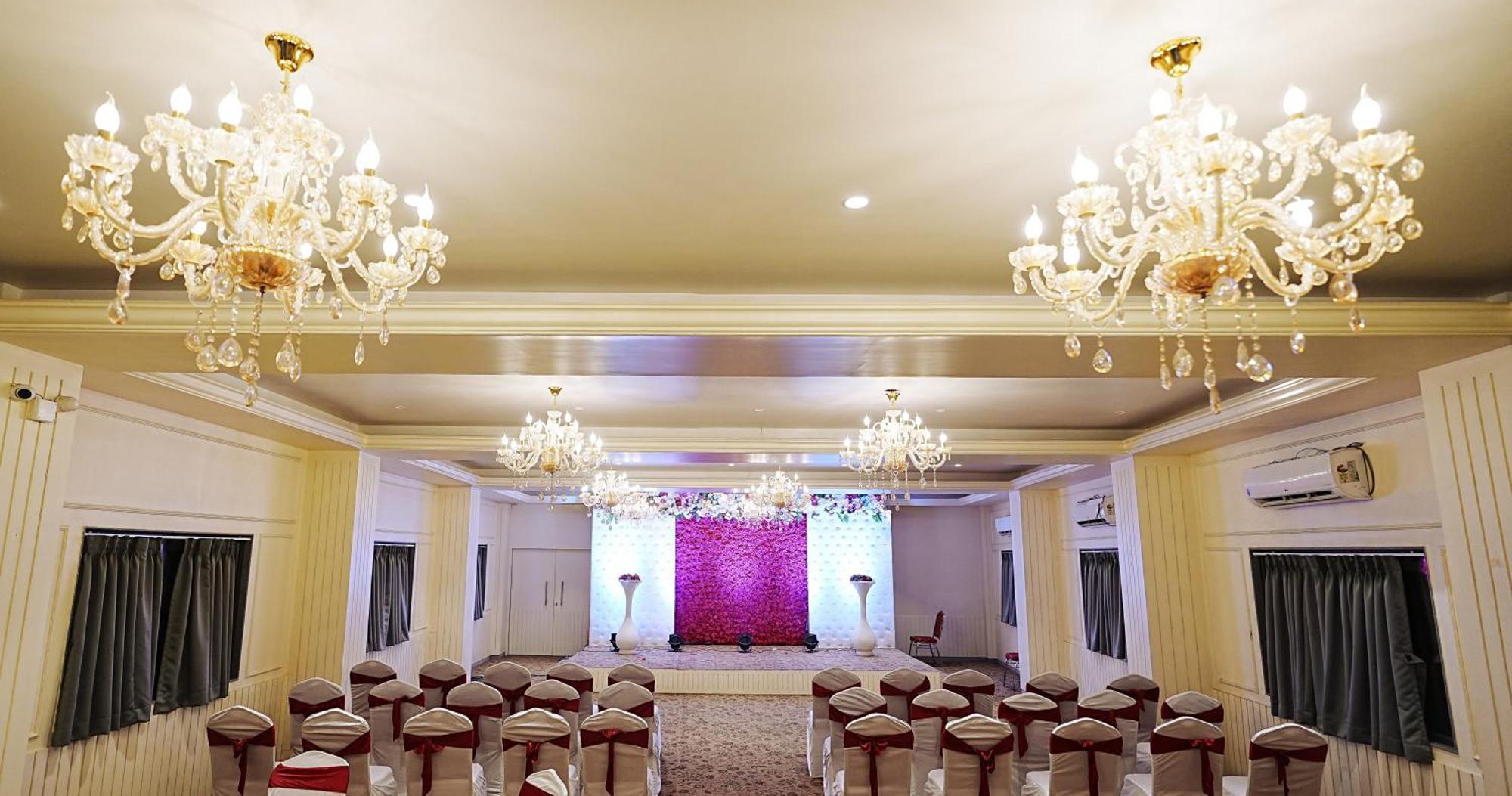 L P Regency, Pune Luaran gambar