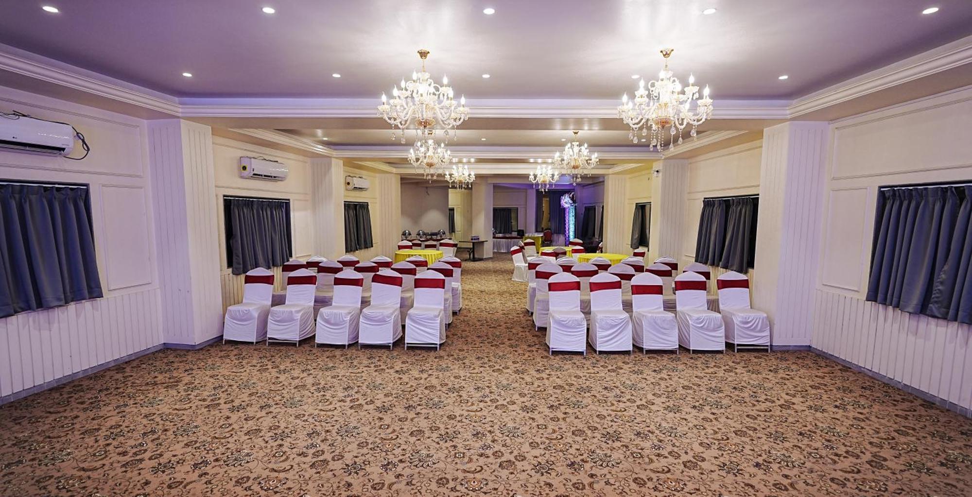 L P Regency, Pune Luaran gambar