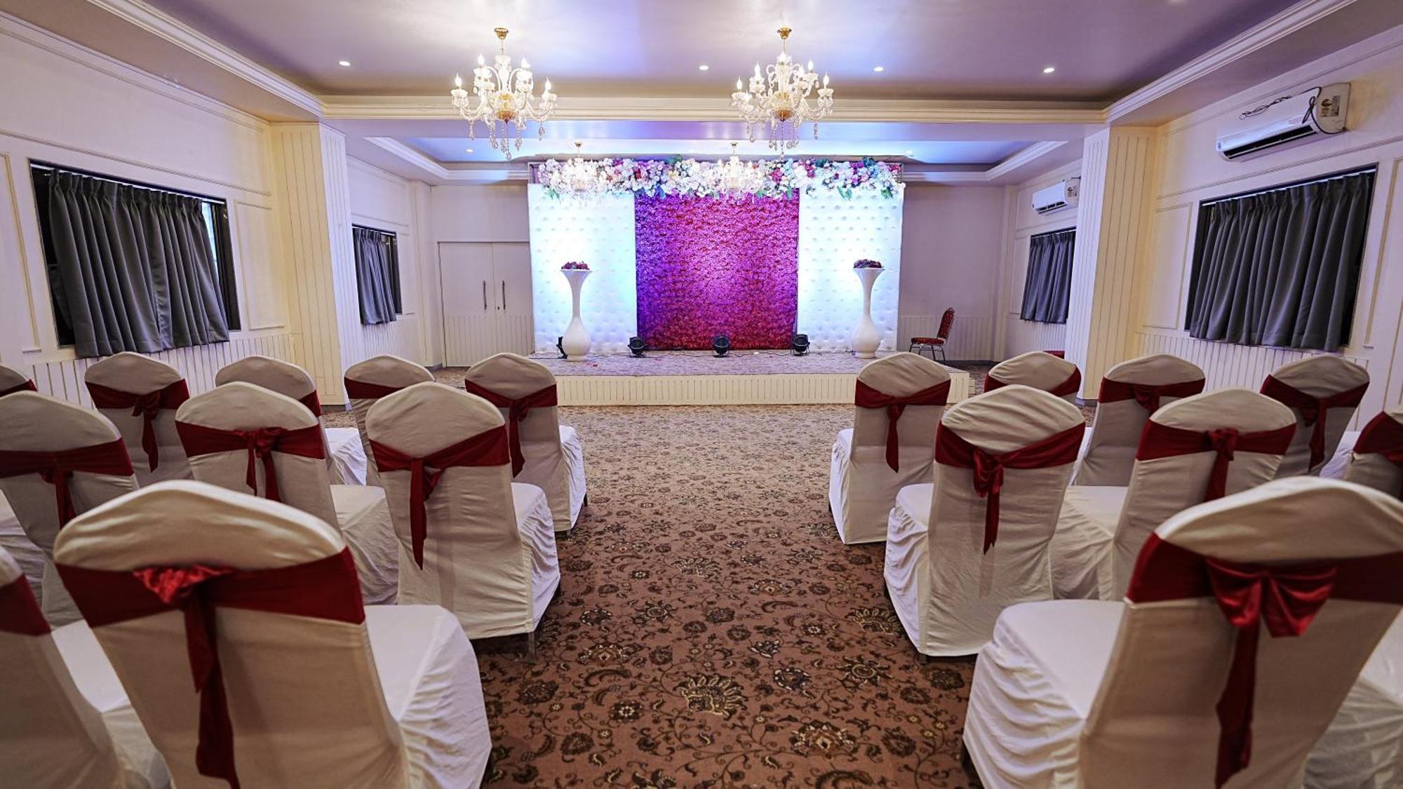L P Regency, Pune Luaran gambar