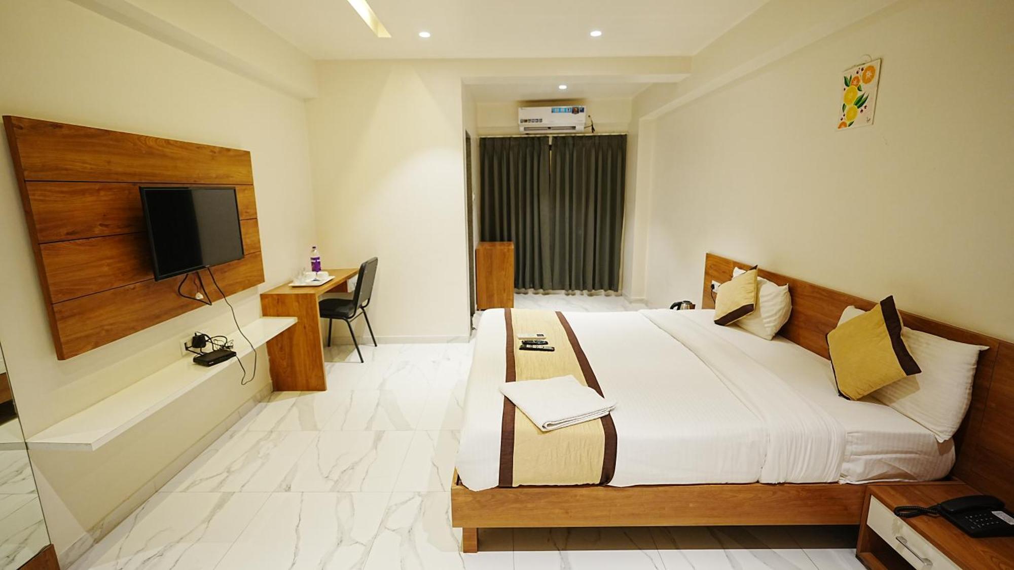 L P Regency, Pune Luaran gambar