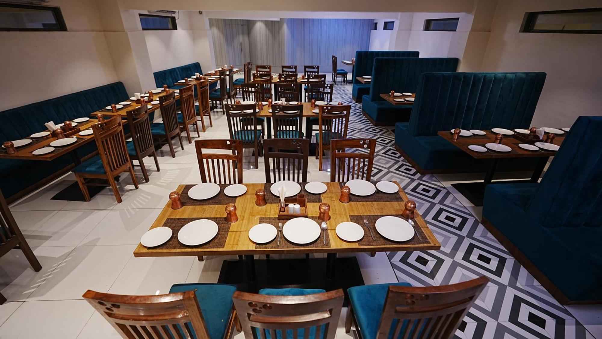 L P Regency, Pune Luaran gambar