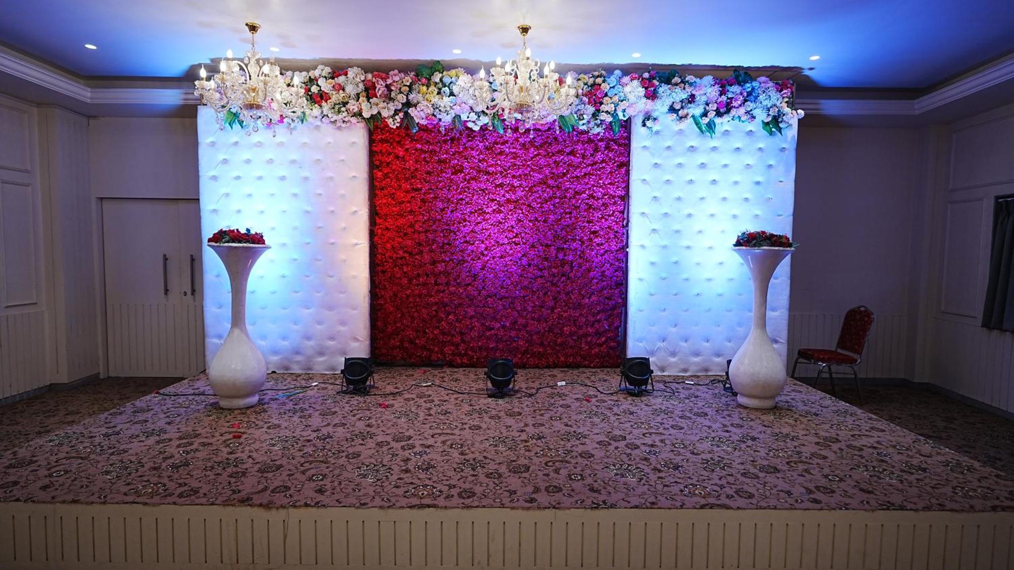 L P Regency, Pune Luaran gambar